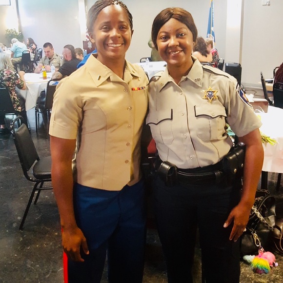 Meet your Posher, Cynthia - Picture 3 of 9